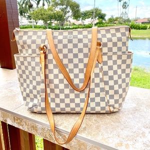 🚫SOLD🚫Louis Vuitton Damier Azur Totally MM Bag